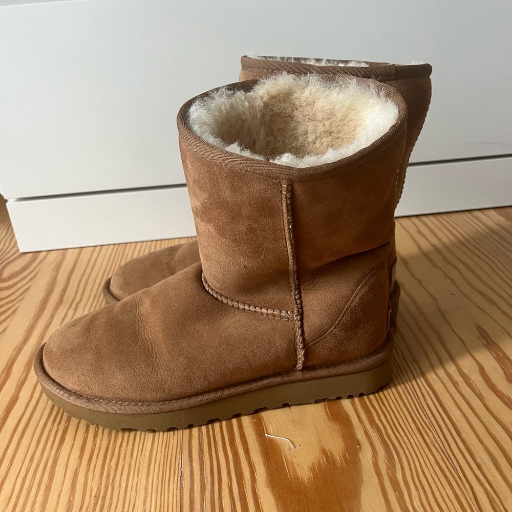 Uggs - Picture 4 of 6
